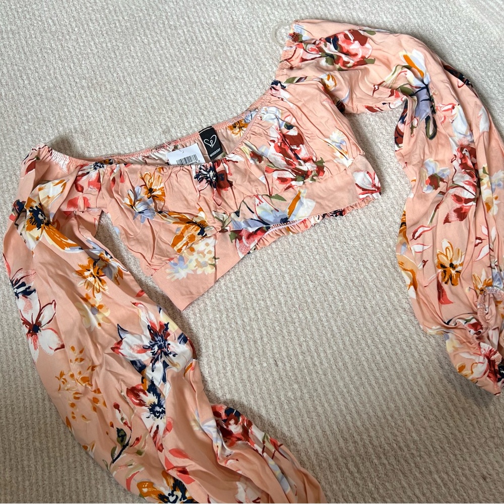 windsor floral crop with flowy sleeves